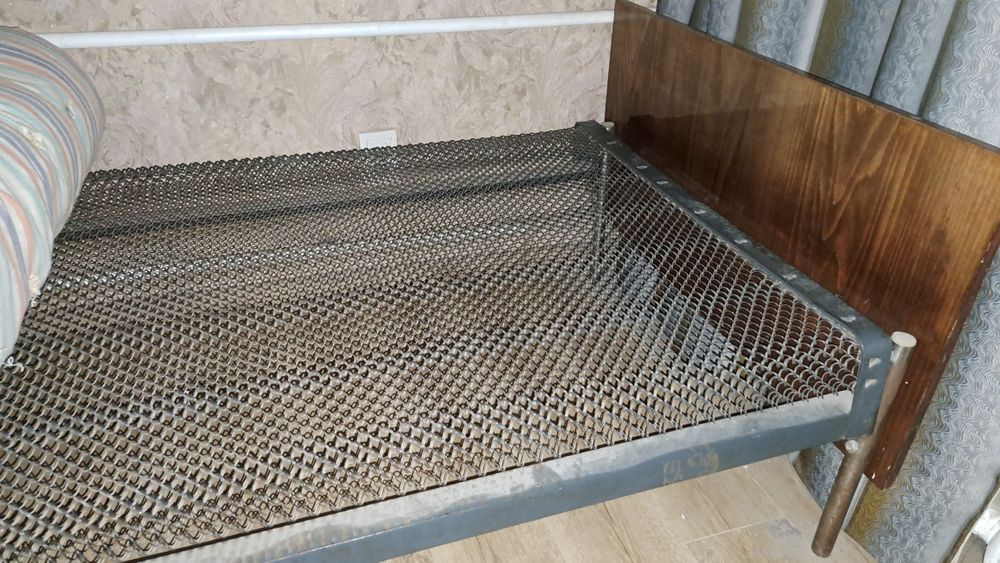 Кресло мягкое,кровать панцерная