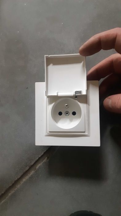 Gniazdka i włączniki elektryczne