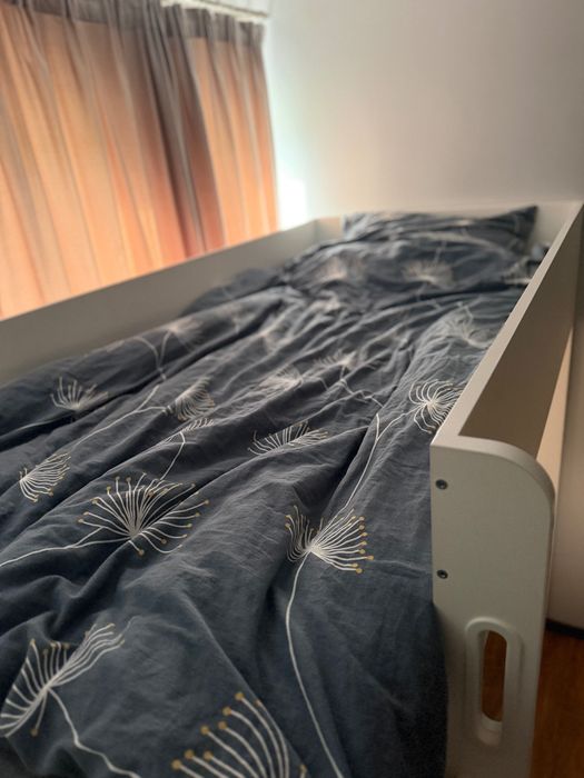 Łóżko na antresoli z biurkiem i szafą IKEA
