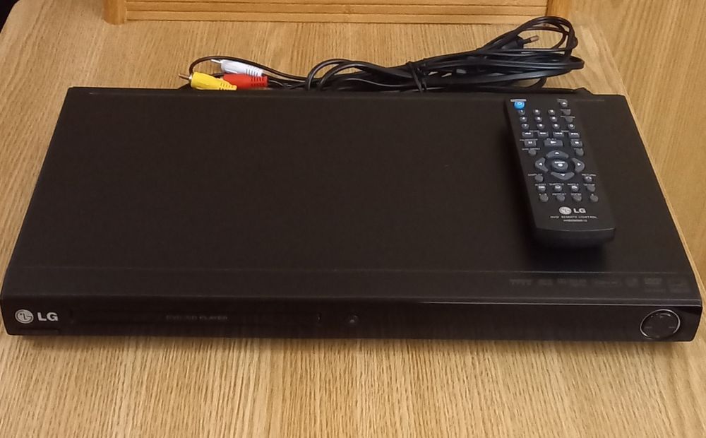 DVD  проигрыватель LG DVX440