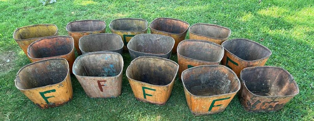 Latoaria tradicional cestos em latão para apanha da fruta, floreiras