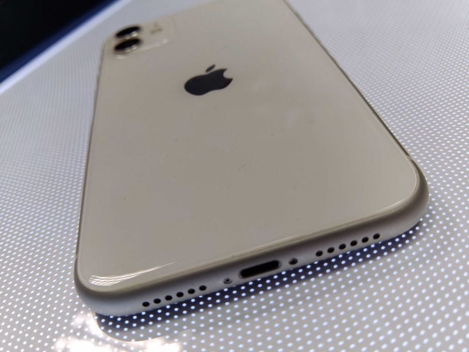 iPhone 11 128 GB Silver Stan Bardzo Dobry 6 Miesięcy Gwarancji