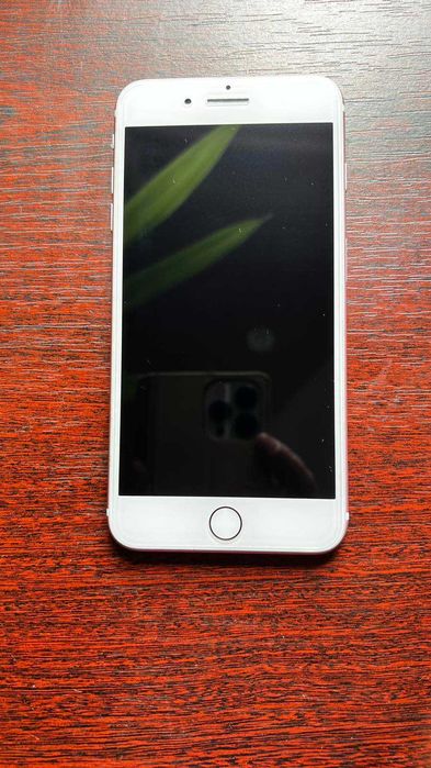 Телефон рожевий Apple Iphone 7 plus  32GB Rose Gold