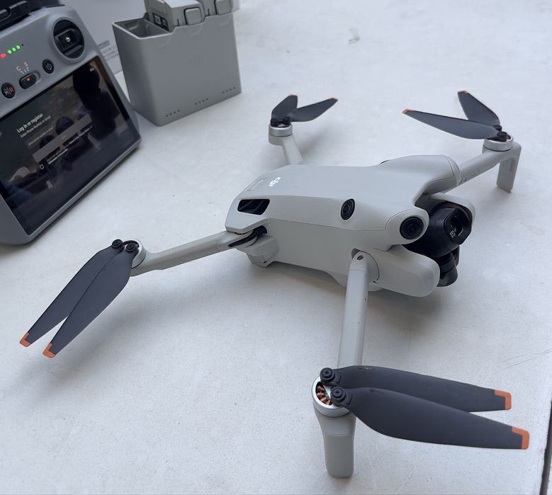 Drone dji mini 4 pro fly more combo