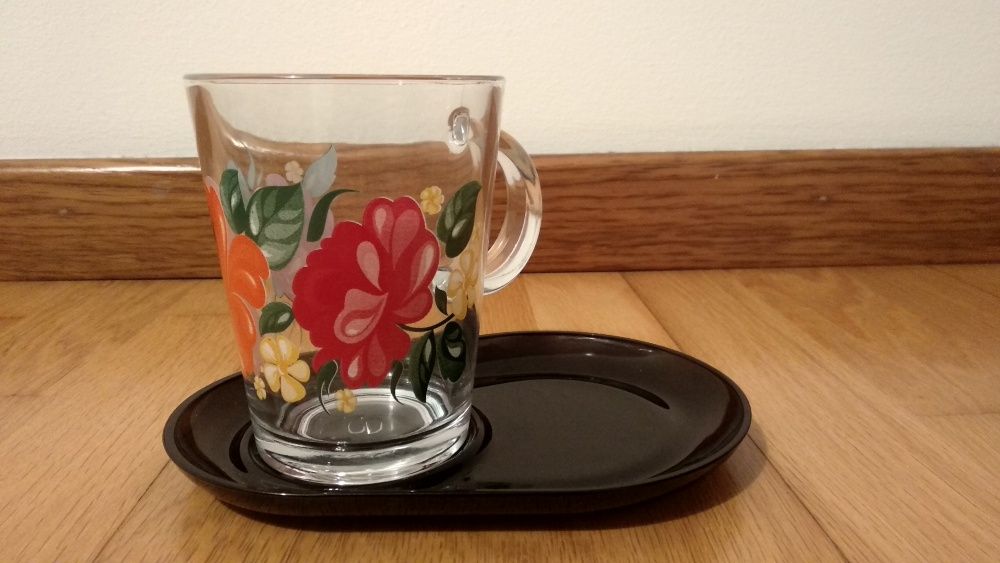 Conjunto de chávena de chá e pires em vidro