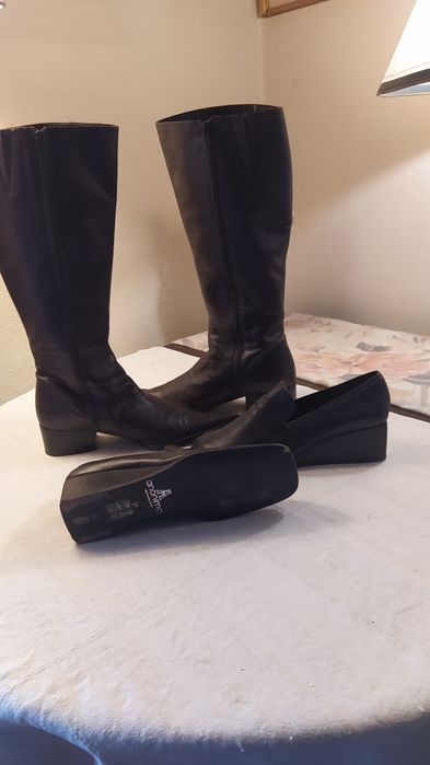 Botas em pele e sapatos em pele