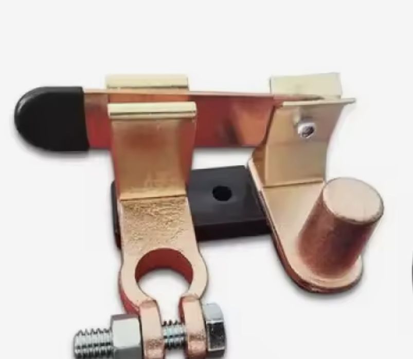 Включатель масси на акумулятор на клему 12-24 вольта усилений качестве