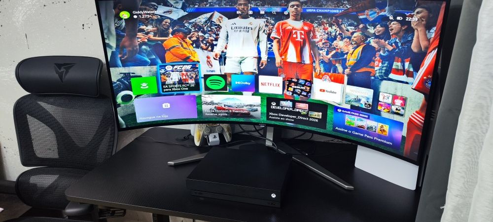 Xbox One X (como nova com FC26 instalado)