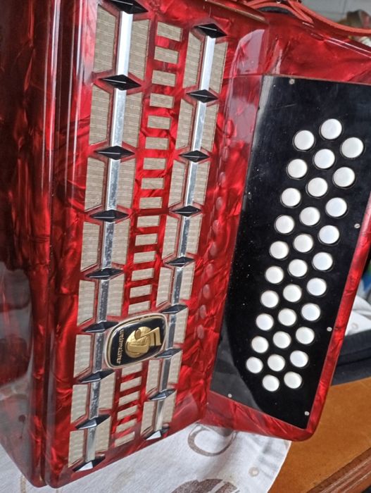 Red concertina64752343974275122