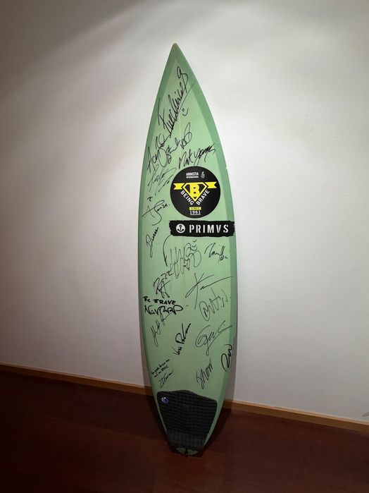 Prancha de Surf Autêntica Assinada à Mão por Surfistas Profissionais