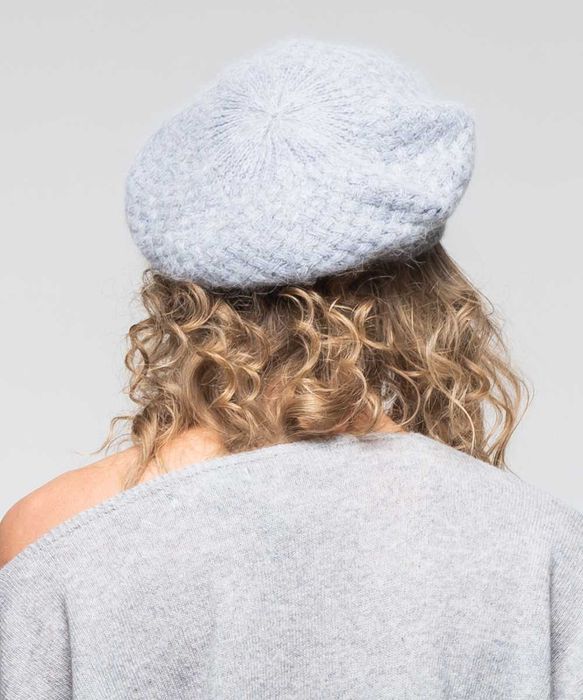 Жіночий теплий берет з ангори. Італія..