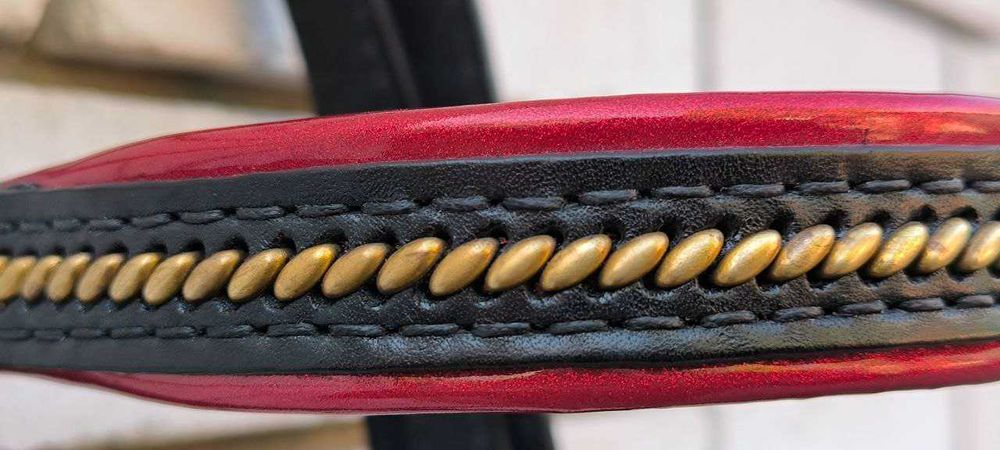 Уздечка на коня вуздечка кантарка оголовье на лошадь кінь збруя.