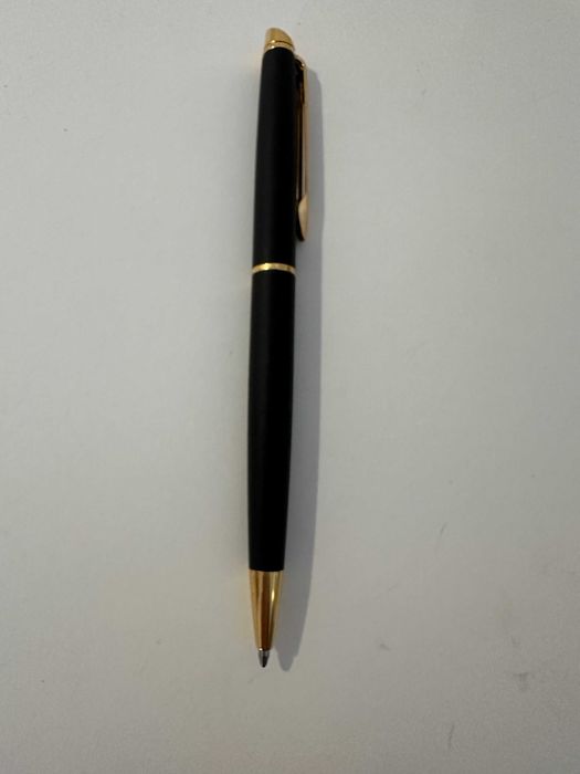 Caneta esferográfica Waterman.