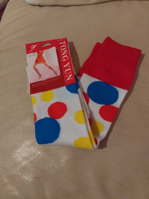 Meias estampadas pelo joelho