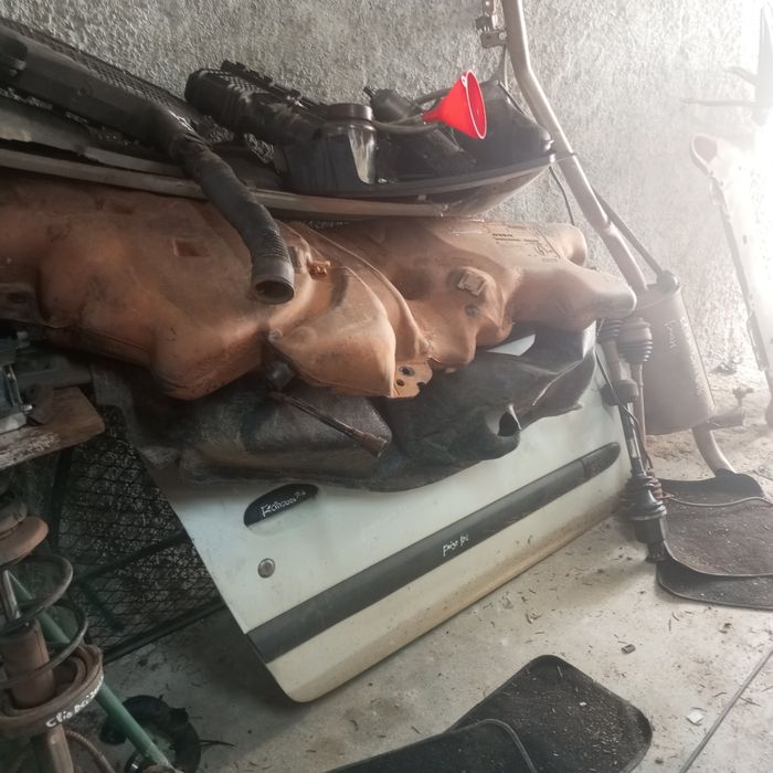 Vendo peças usadas para Renault Clio 1500 dci de 2004 (m.arranque)