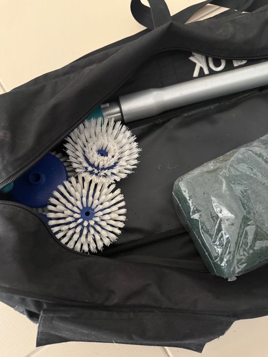 Wetrok – Máquina Portátil Profissional de Limpeza com Duplo Disco a bateria