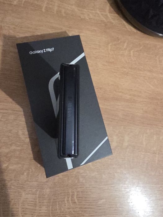 Samsung Galaxy Z Flip 7 256GB jetblack, gwarancja!