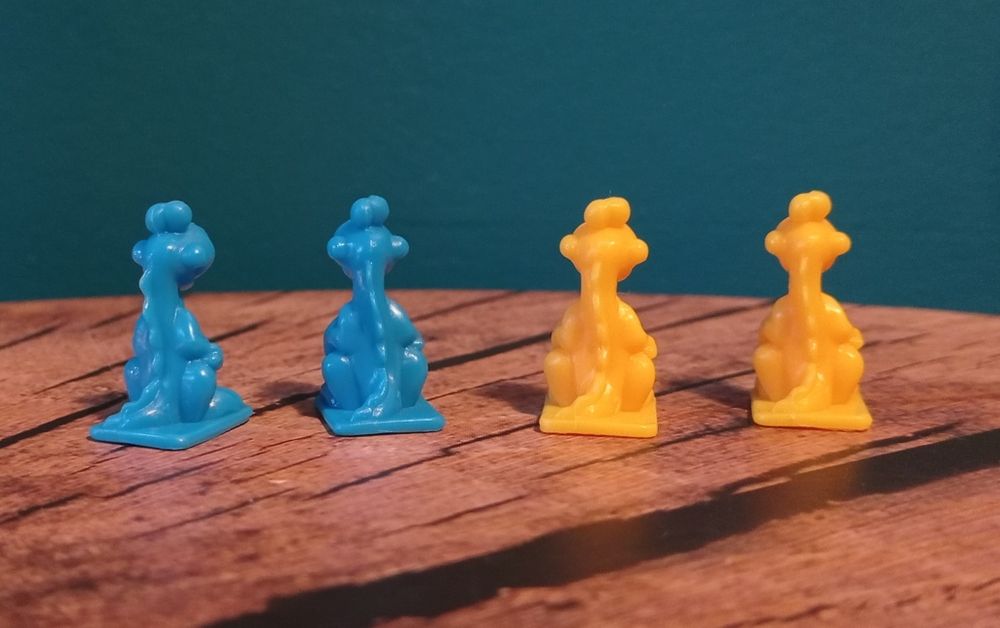 4 małe figurki dinozaury