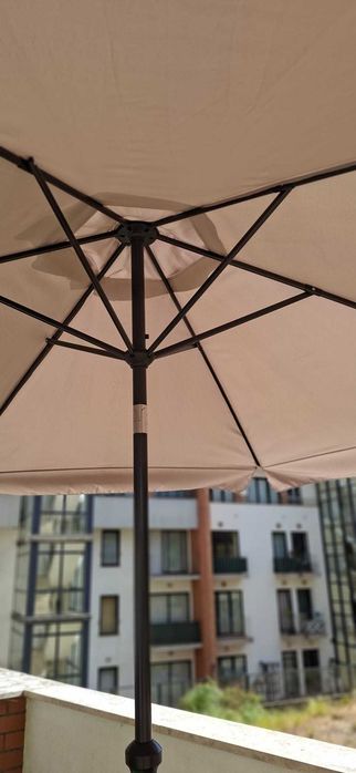 Vende-se um  Guada-sol de Jardim/Terraço com base de apoio