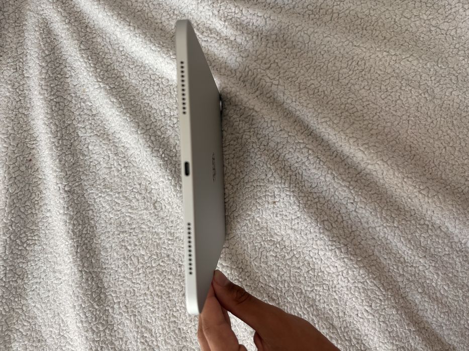 Ipad 11gen + etui (jak nowy)