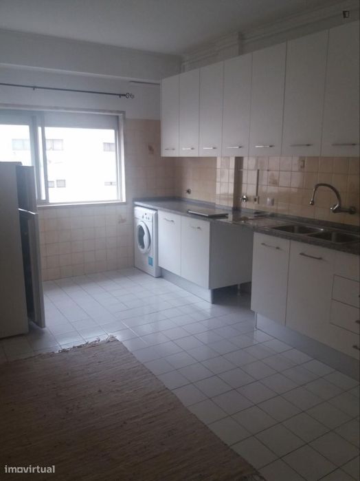 Quarto - localizado em Amadora Lisbon