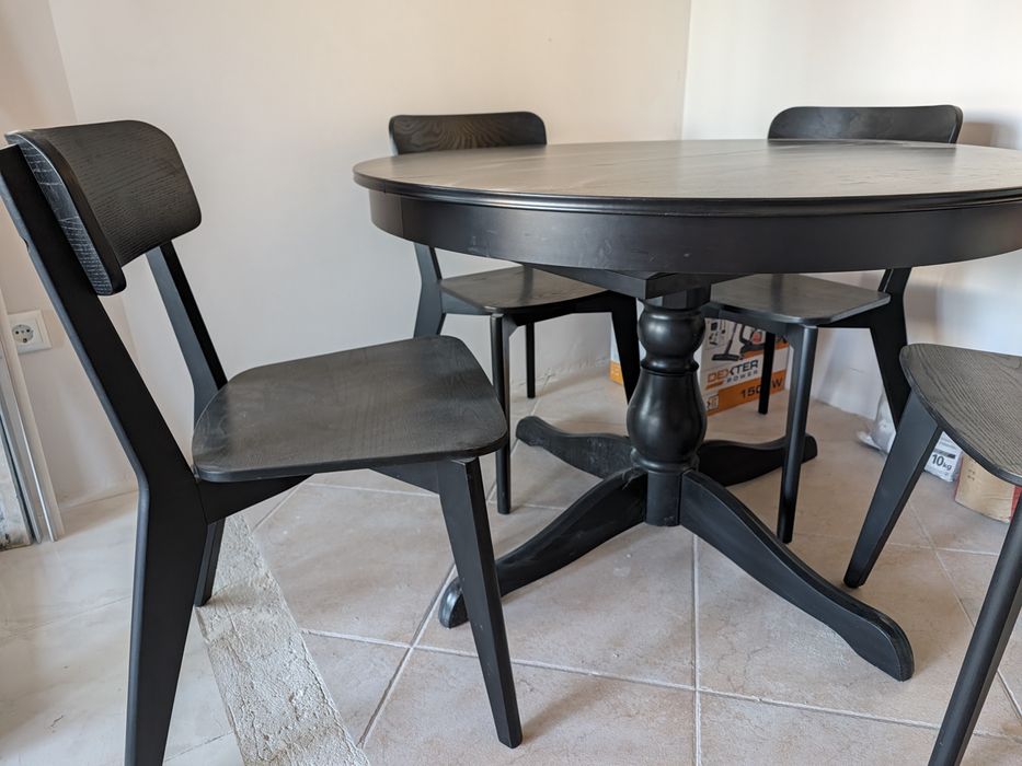 Mesa de jantar com 4 cadeiras