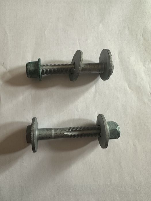 Oryginalna sruba mimosrodkowa wahacza tylnego VW Passat WHT000227