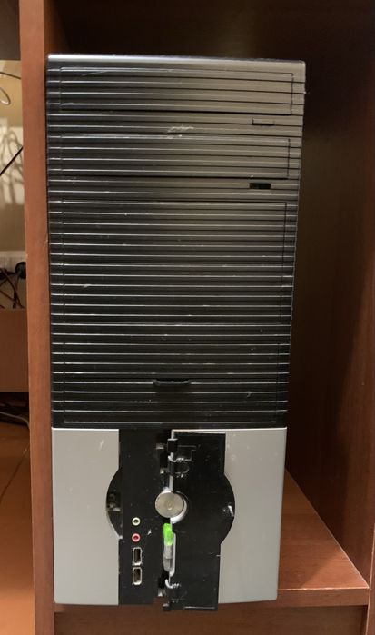 Стаціонарний компʼютер у повній комплектацї, колонки, веб-камера