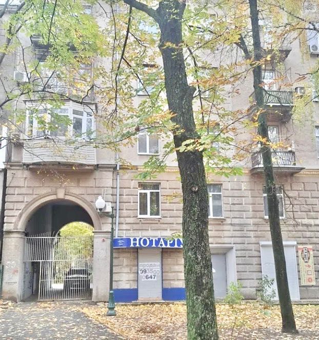 D1M Продам квартиру в будинку навпроти Центрального парку.
