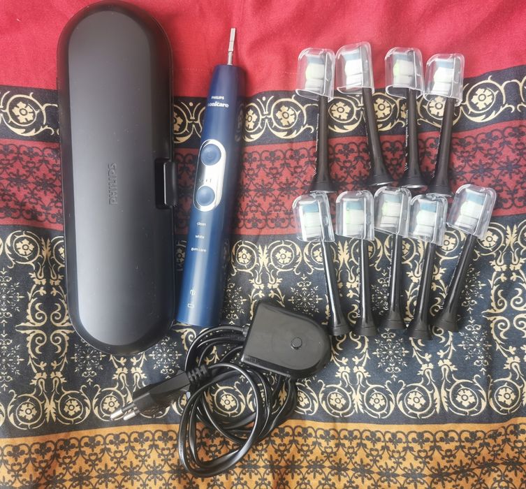 Szczoteczka soniczna Philips Sonicare + 9 końcówek