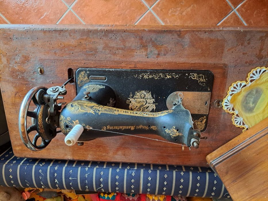 Maquina de costura com movel