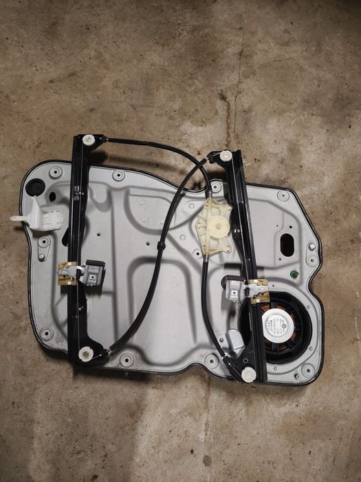 Mechanizm drzwi prawy przód volkswagen Touran ll 2012r