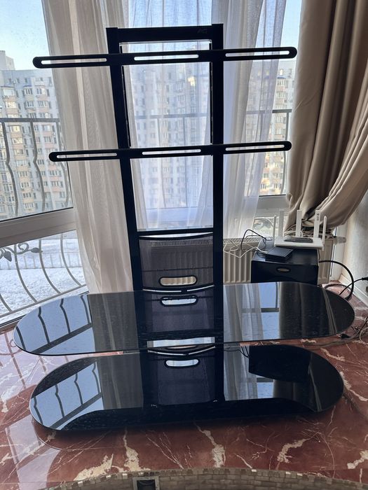 Скляна полиця для телевізора