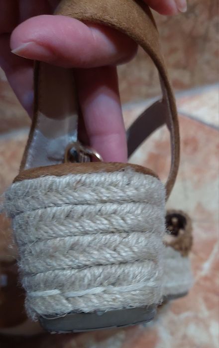 Buty plecione na koturnie