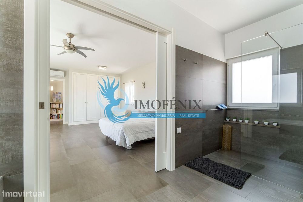 Moradia de 4 quartos com piscina aquecida, perto das praias e dos camp