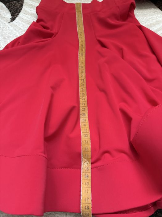 Бальне плаття, красивий яскраво червоний колір