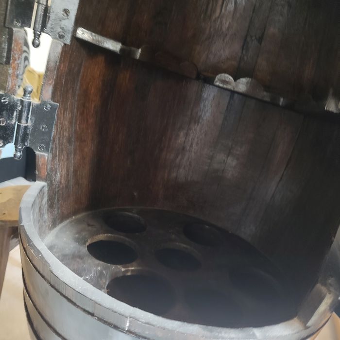 Mini barril antigo mas em excelente estado muito raro original porto Barros com mais de 100 anos ...