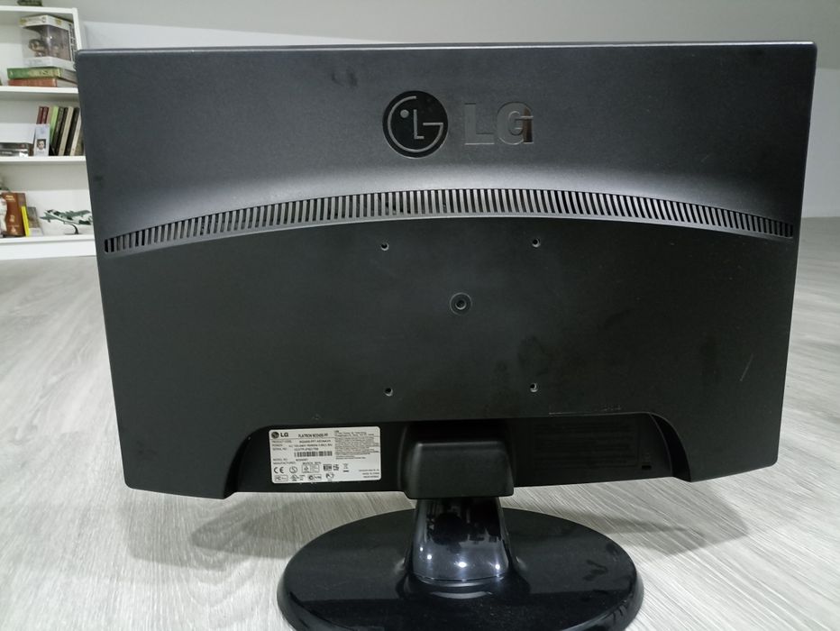 Monitor LG Flatron W2243S-PF (22)