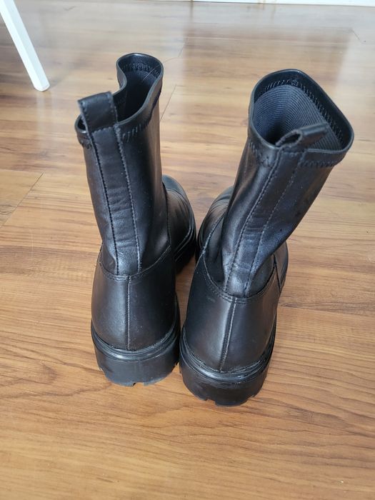 Botas pretas para vender!