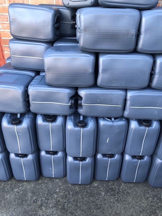 Каністри 20 літрів