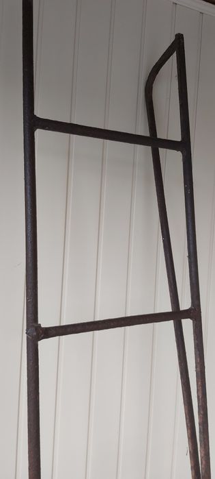 Продам железную лестницу.