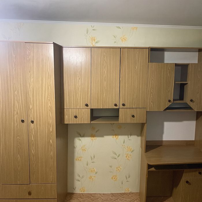 Стінка  б/у в дитячу кімнату зі компютерним столом