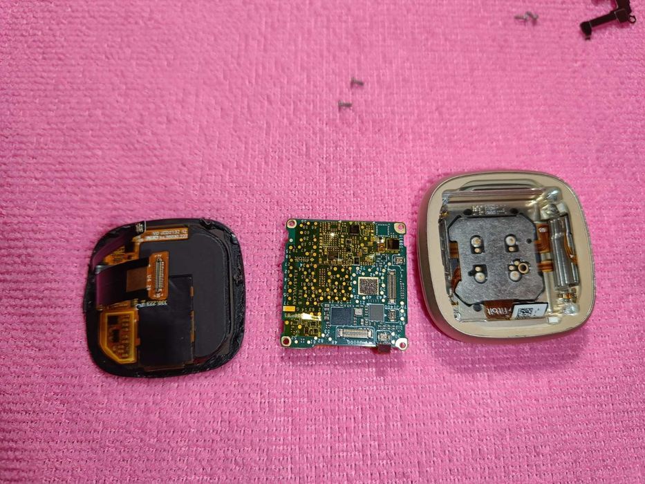 Смарт годинник Fitbit versa 3 на запчастини FB511, FB512