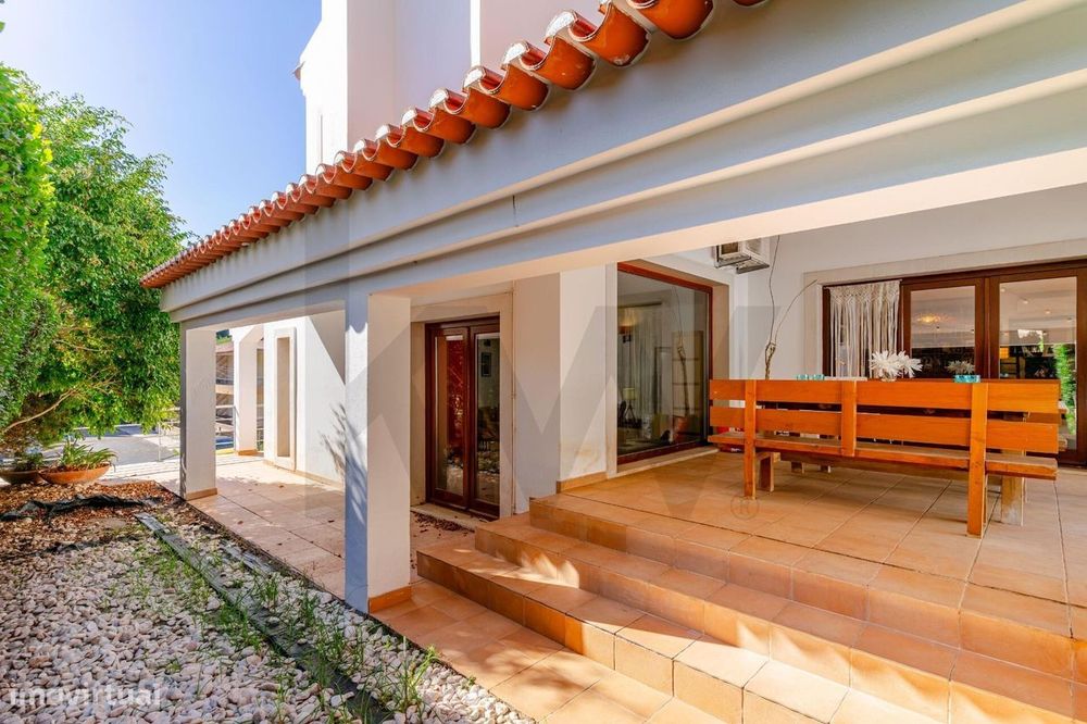 Moradia T4+1 com piscina, jardim amplo e garagem | Barcarena