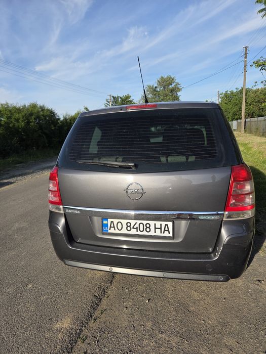 Опель ZAFIRA 2011r