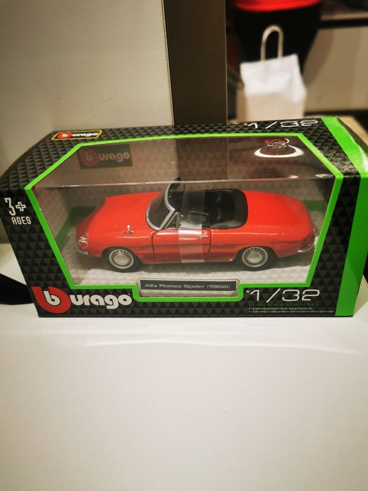 Alfa Romeo Spider (1966) Burago 1/32