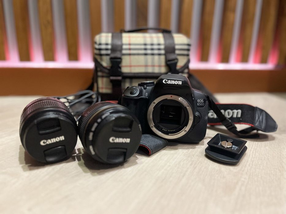 Продам зеркальный фотоаппарат Canon 650D , штатив, портретник