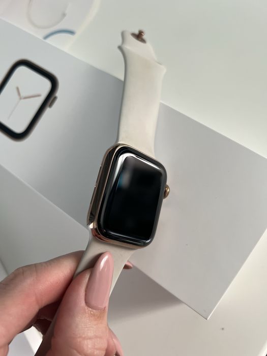Apple Watch 4 series 40 mm жіночі як нові
