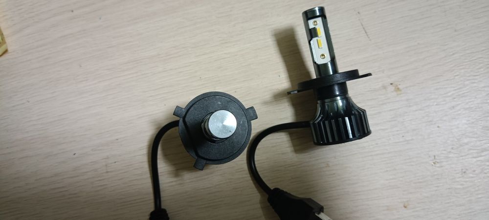 Żarówki ledowe h4, barwa 4300