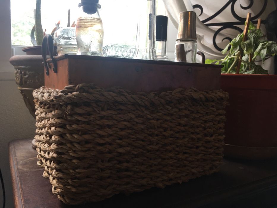 Porta Garrafas Vime e Latão